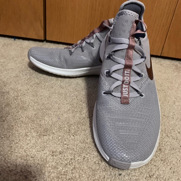 Light grey NEVER WORN Nike Free shoes - Picture 7 of 7
